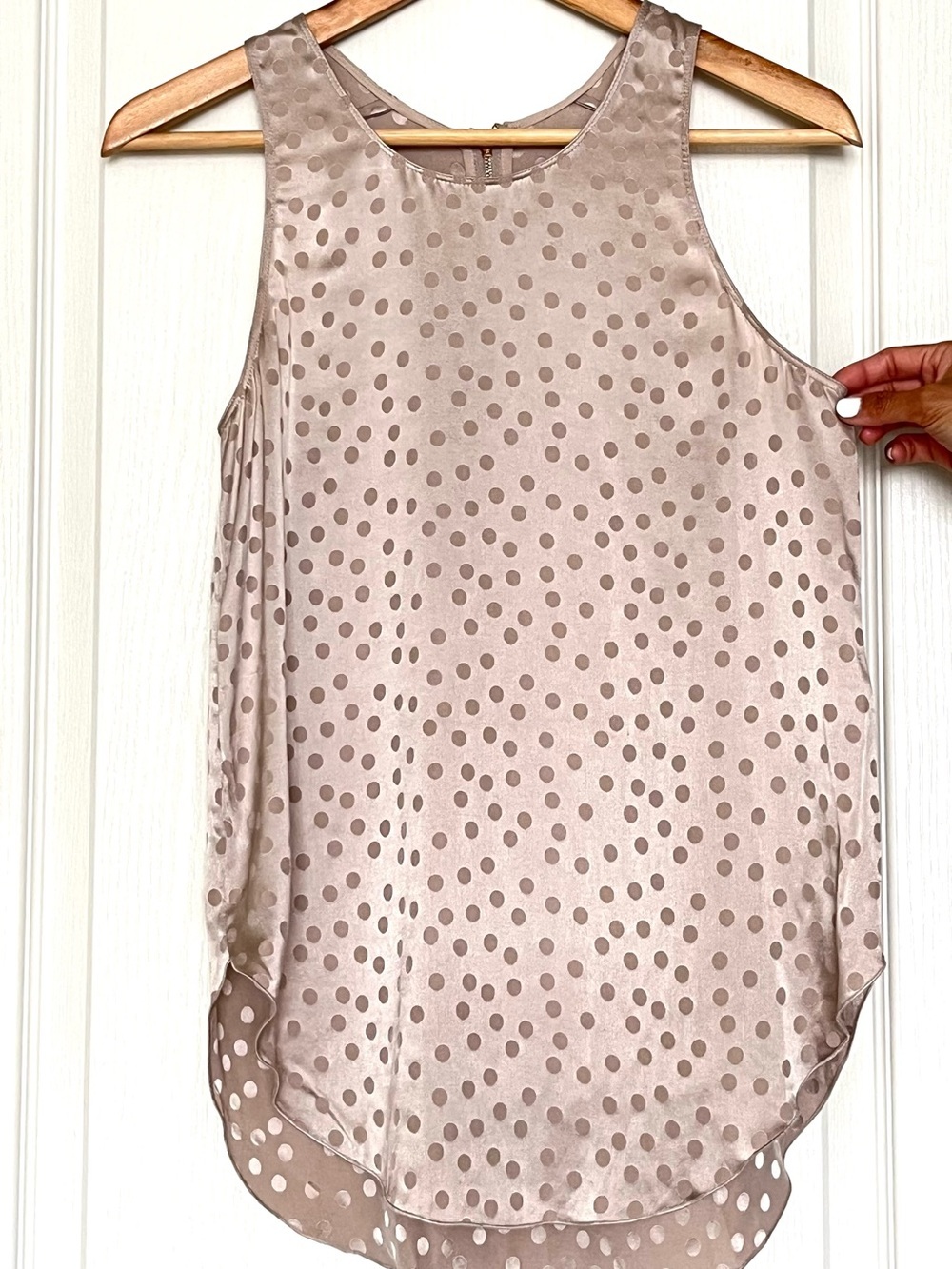 Aritzia Wilfred Sevres Silk Polka Dot Tank Blouse Top Pink Size XS Quiet Luxury